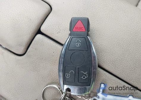 2012 Mercedes-Benz E 350 z USA, uszkodzony, nr VIN WDDHF5KB1CA659609